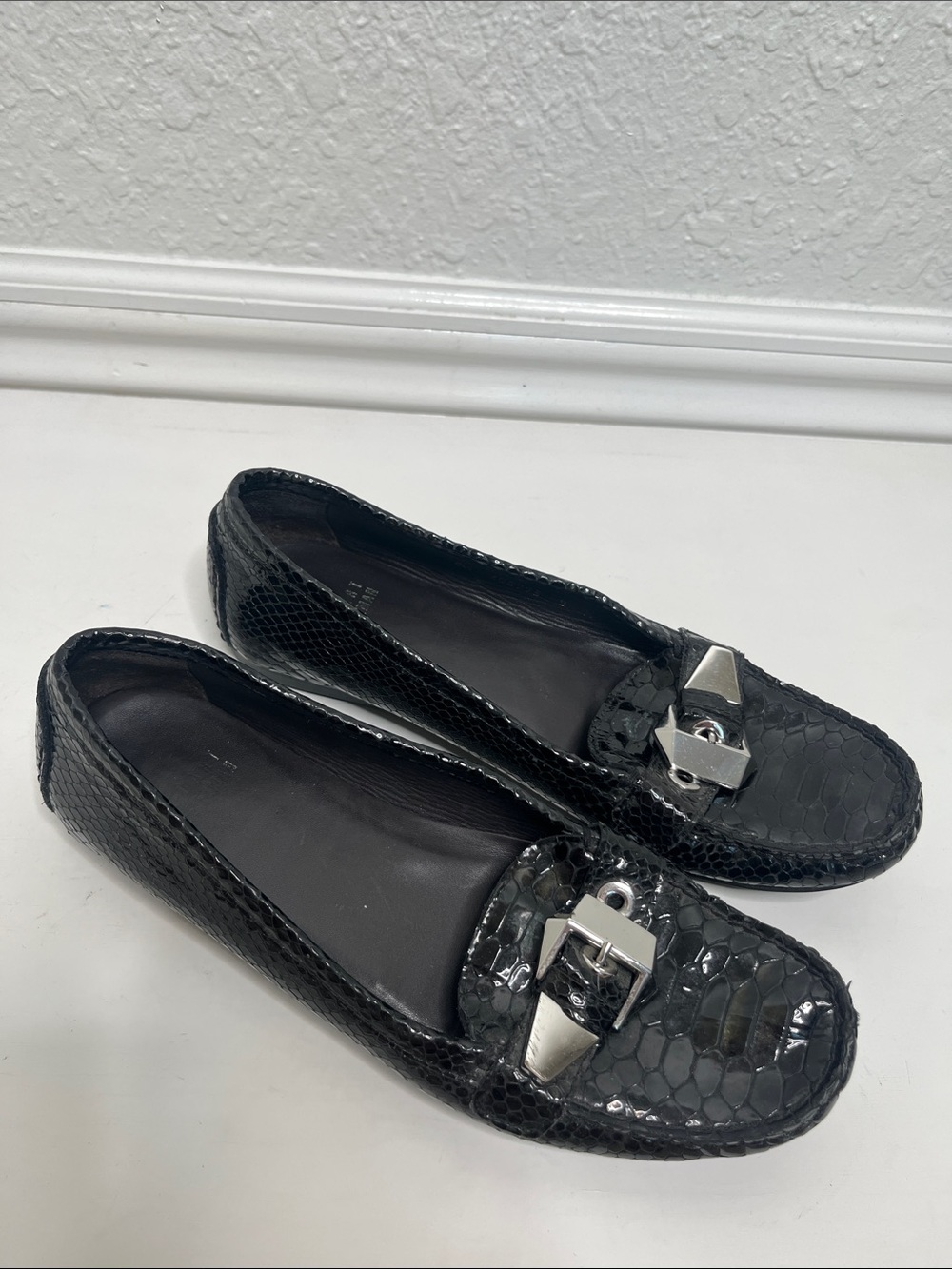 Stuart Weitzman Patent Leather Mock Snakeskin Loafers Sz 8